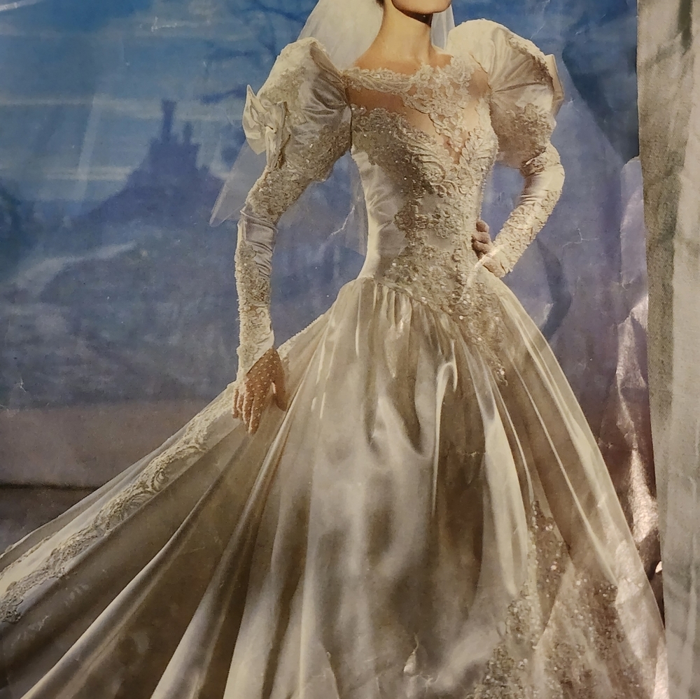 Vintage Early 90's WHITE Victorian Wedding Dress With Sequins Beautiful.Size 8